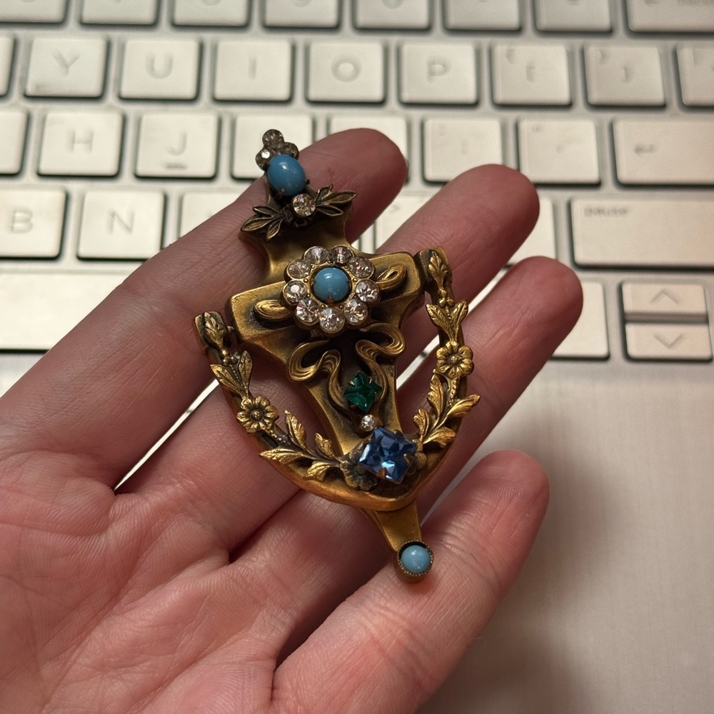 1940s Vintage Coro Mechanical Doorknocker Brooch - Picture 3 of 5